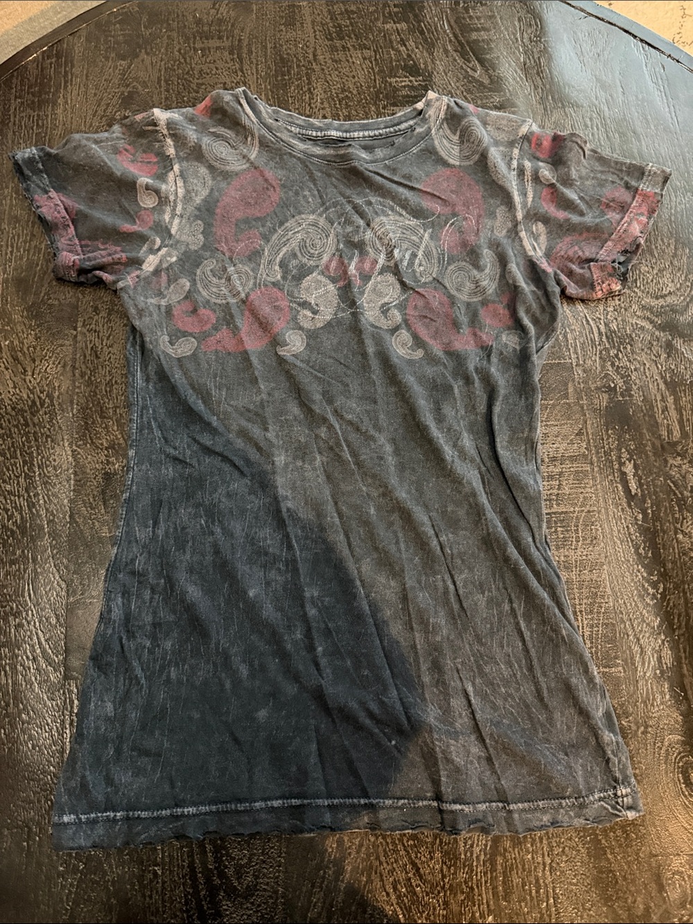 Y2K Vintage-Inspired Black Graphic Tee with Red Accents